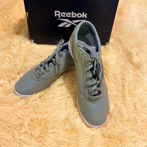 REEBOK Freestyle Low Training Sneakers Size 9M
